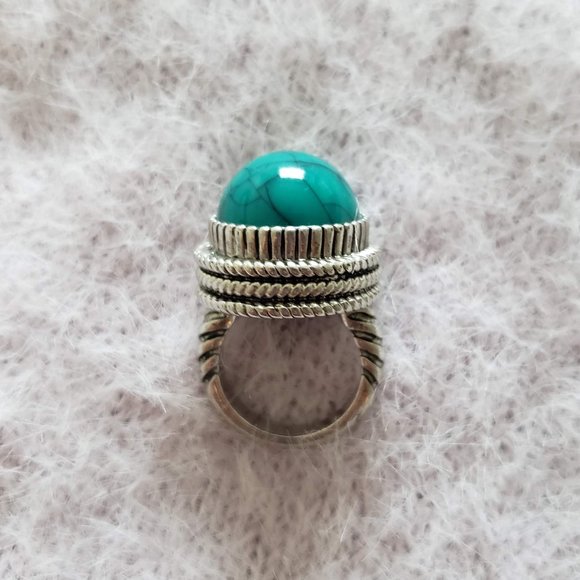 Turquoise Bezel Fashion Ring Silver Tone Size 7 - Picture 8 of 9